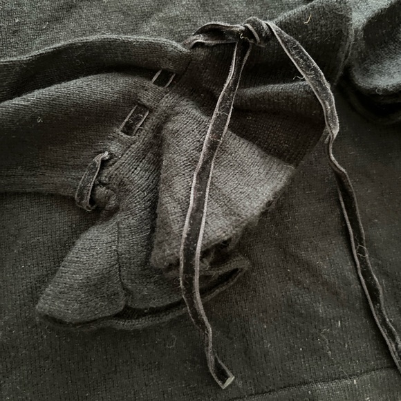 Ralph Lauren Black Silk Cashmere Ruffle Romantic Coquette V-Neck Sweater Small - Picture 6 of 8